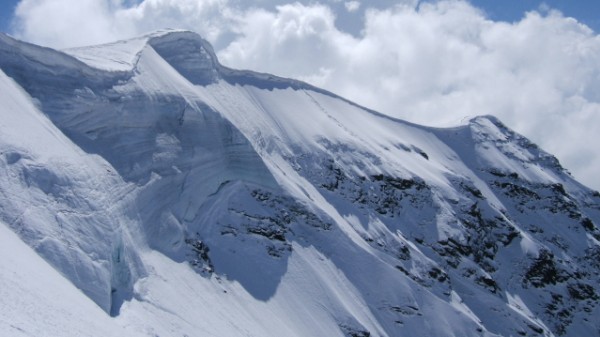#3 seracs : un cote qui penche un peu seracs : un cote qui penche un peu