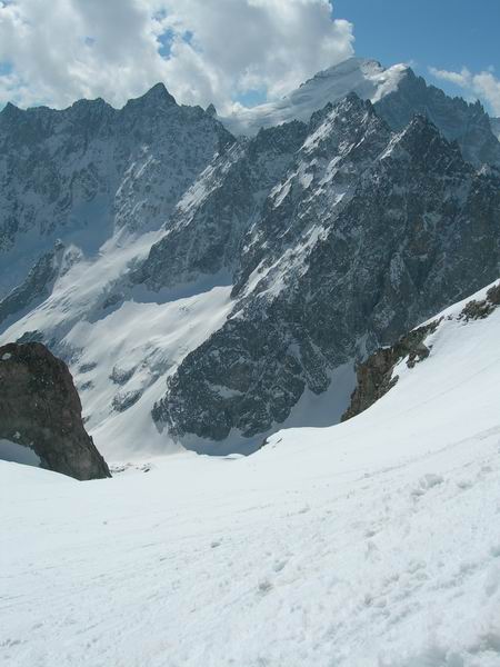 #2 glacier de la casse deserte : la neige est un peu lourde mais elle reste encore bien skiable! glacier de la casse deserte : la neige est un peu lourde mais elle reste encore bien skiable!