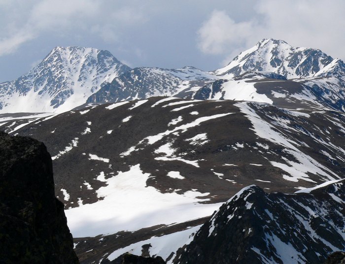 #4 Capcir : Vue du pic de Baxouillade : Au fond l Pics Péric et de laGrande Porteille, au premier plan le pic de Terrers sans neige . Capcir : Vue du pic de Baxouillade : Au fond l Pics Péric et de laGrande Porteille, au premier plan le pic de Terrers sans neige .