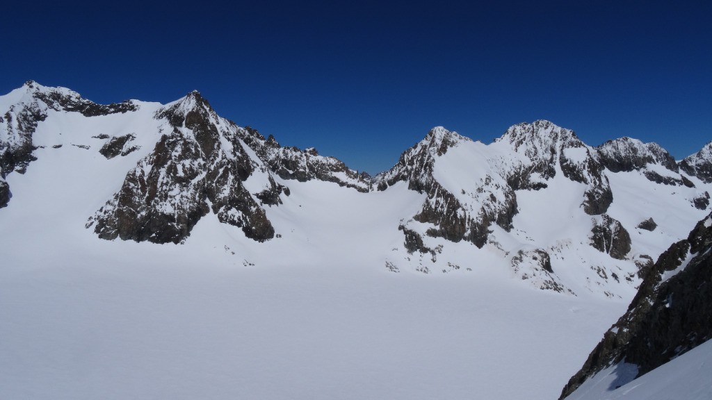 vue du Col de la Grande Sagne vers Roche Faurio à gauche, pointe Louise et col de Roche Faurio