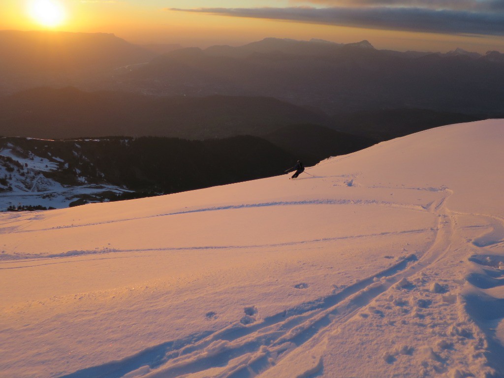 Skier au coucher du soleil...