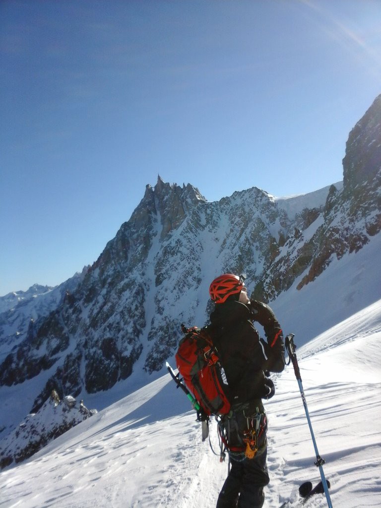 #2 Bastien contemple l Bastien contemple l'aiguille