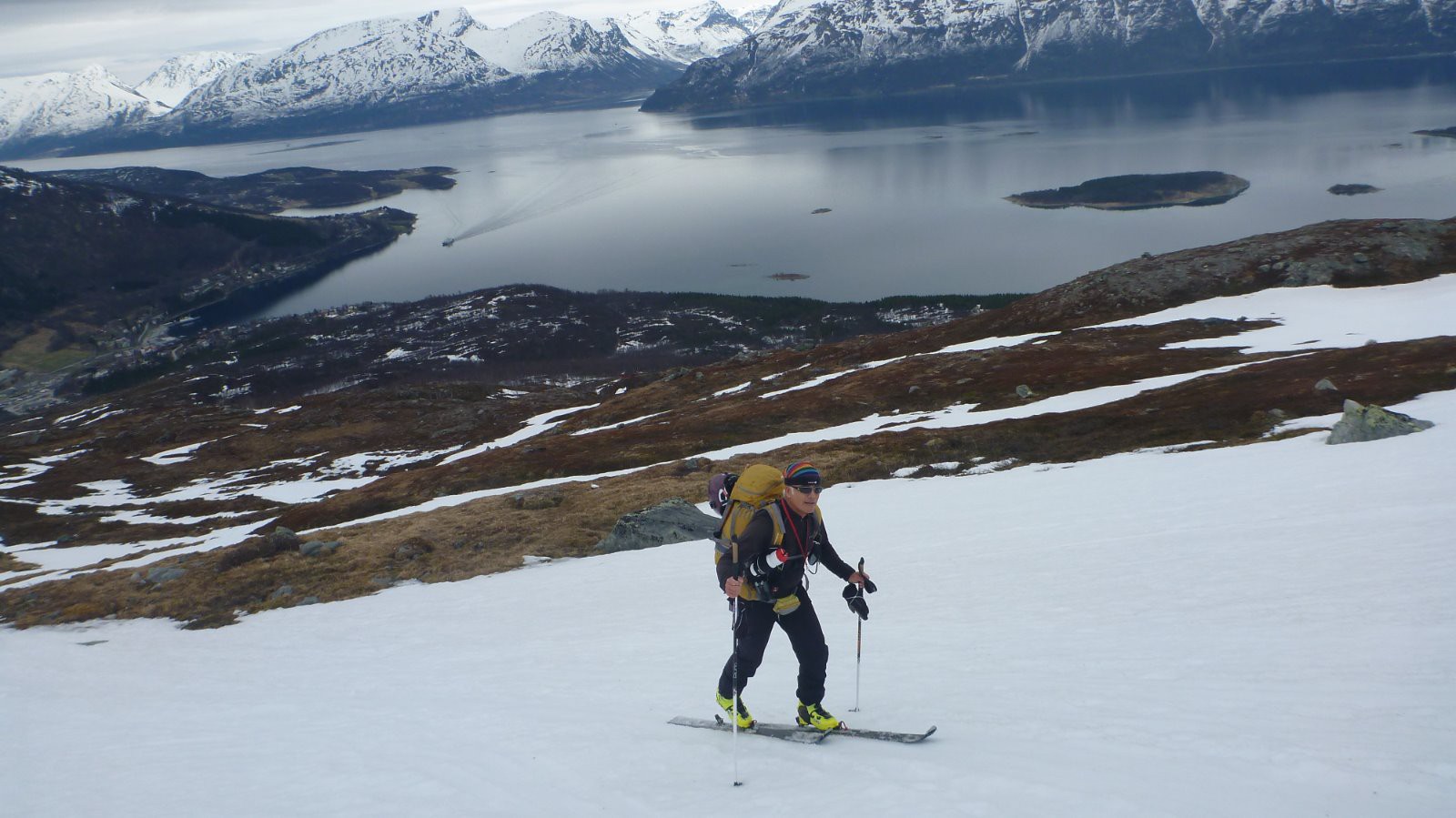 Progression sur fond de fjord