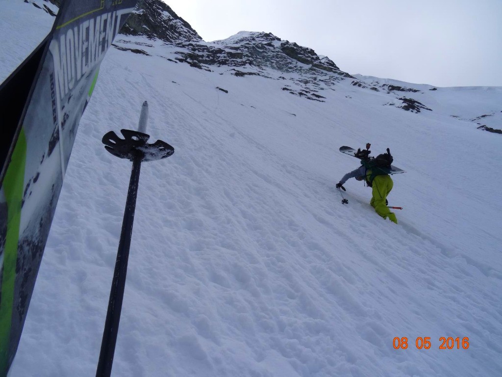 #2 j j'enquille derrière lui