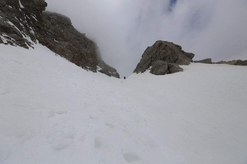 #85 Noémie adore les couloirs et est loin devant... Noémie adore les couloirs et est loin devant...