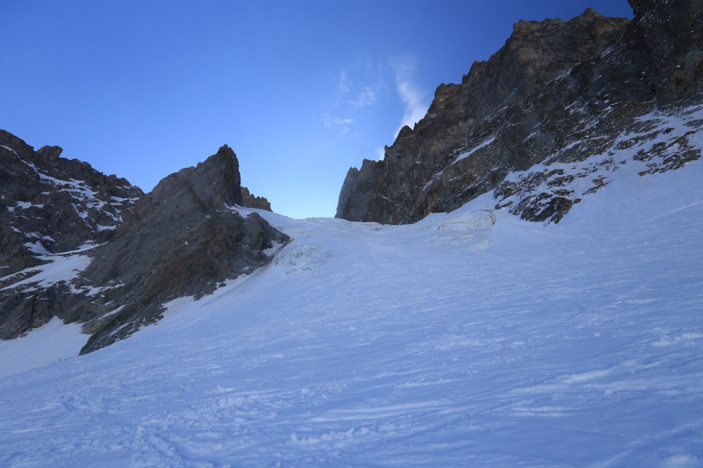 #113 Le glacier de la Grande Ruine, il faudra passer en crampons piolet Le glacier de la Grande Ruine, il faudra passer en crampons piolet