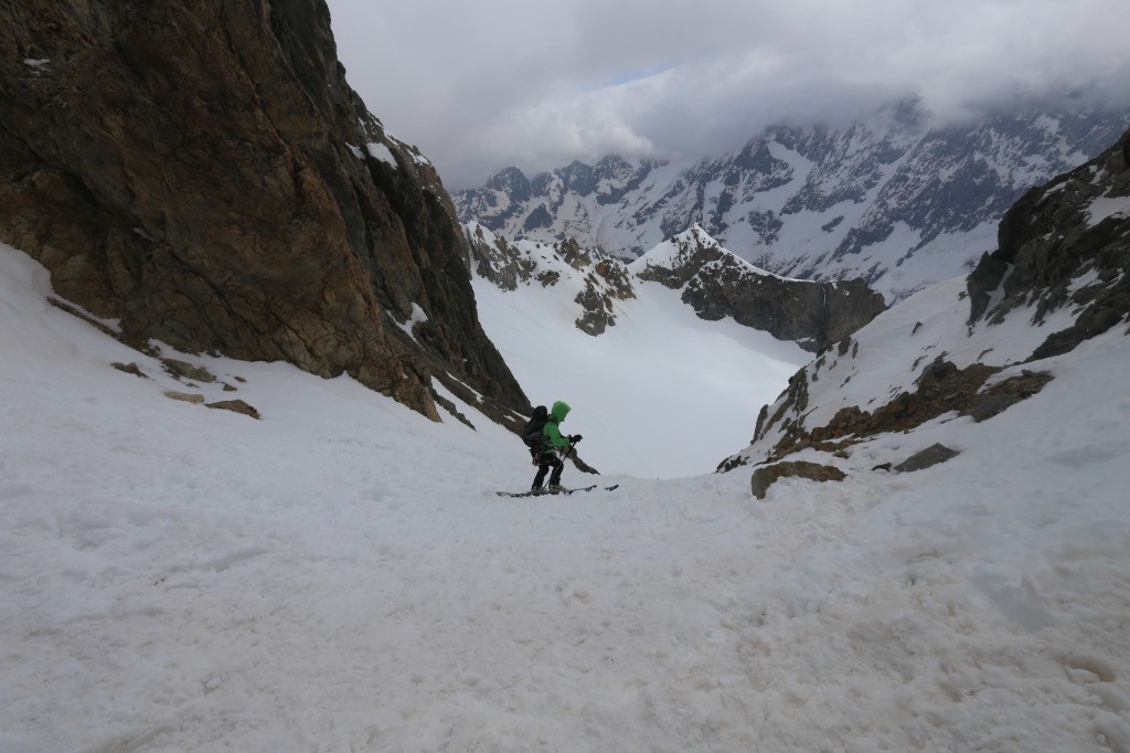 #123 Noémie attaque le couloir en face Est du Col de la Casse Déserte... Noémie attaque le couloir en face Est du Col de la Casse Déserte...