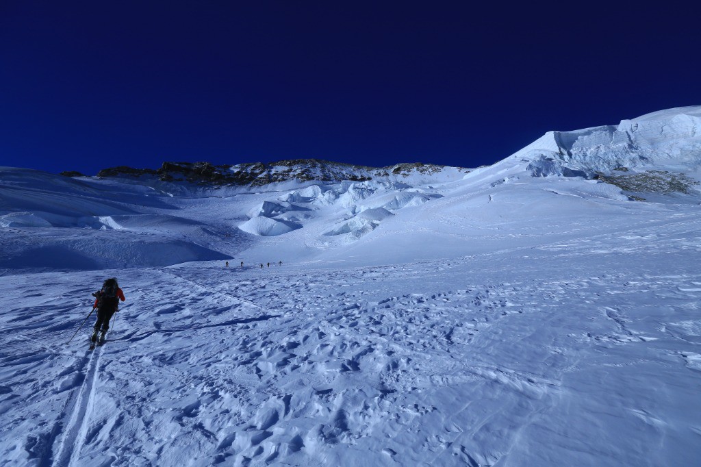#50 A mi pente dans la montée au Dôme des Ecrins A mi pente dans la montée au Dôme des Ecrins