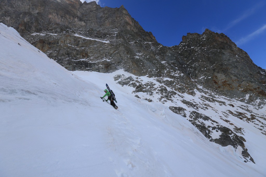 #115 Passage en crampons sur le glacier dans la montée au Col de la Casse Déserte Passage en crampons sur le glacier dans la montée au Col de la Casse Déserte