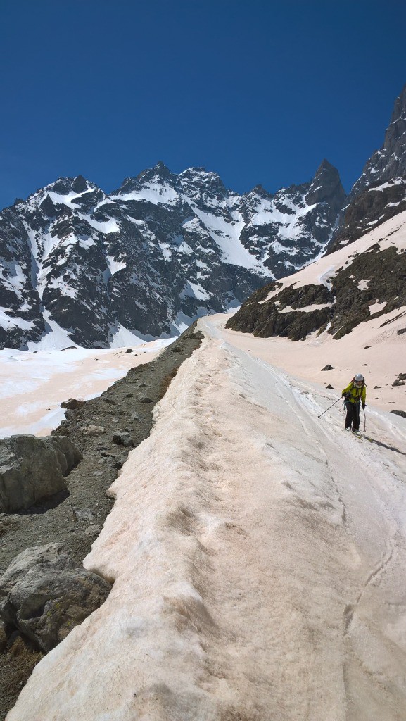 #72 J3 : Fin de descente sur la moraine du glacier noir J3 : Fin de descente sur la moraine du glacier noir