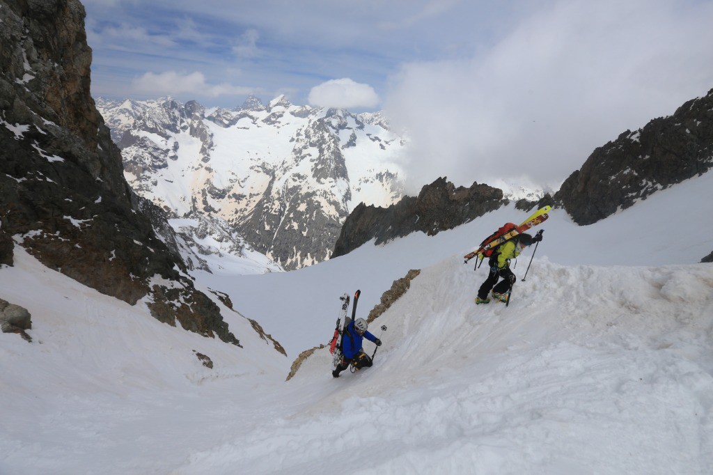 #124 ...pendant que Emeric et Glad sortent au col de Casse Déserte ...pendant que Emeric et Glad sortent au col de Casse Déserte