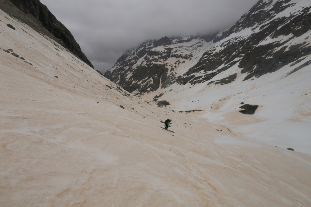 #127 Descente sur la neige sablée... magnifique ce vallon du glacier de la Plate des Agneaux Descente sur la neige sablée... magnifique ce vallon du glacier de la Plate des Agneaux