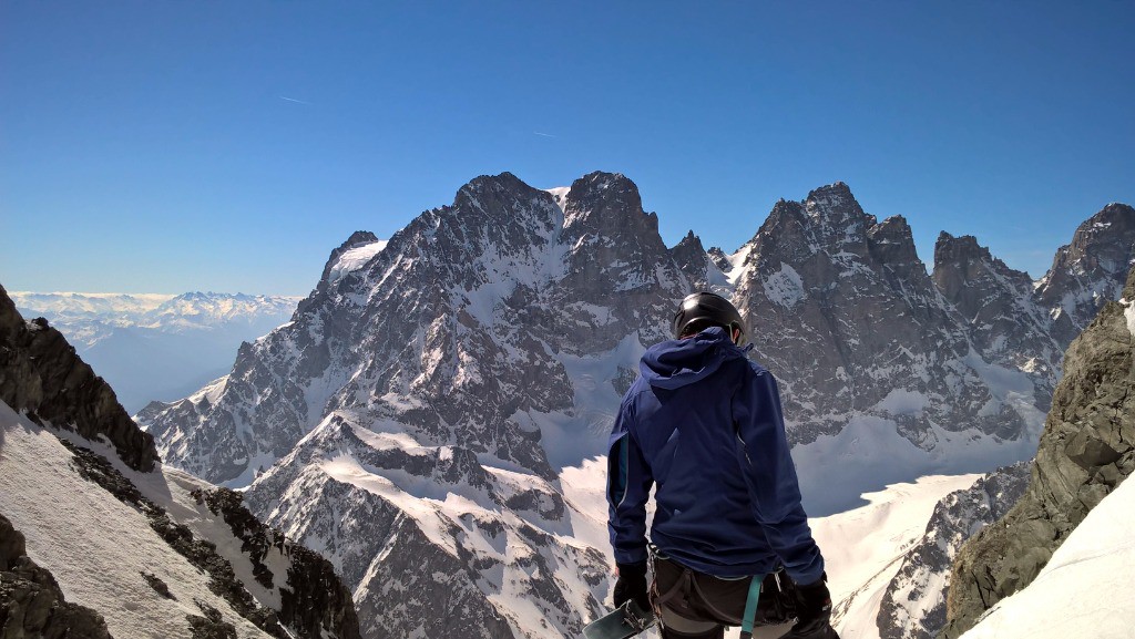#61 J3 : Vinchy observe le couloir de la Grande Sagne et se fait dominer par le Pelvoux J3 : Vinchy observe le couloir de la Grande Sagne et se fait dominer par le Pelvoux