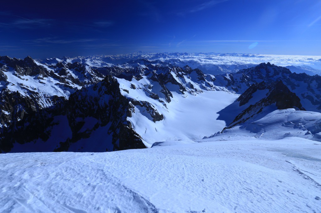 #52 Vue depuis le sommet du Dôme des Ecrins, on domine pas mal... Vue depuis le sommet du Dôme des Ecrins, on domine pas mal...
