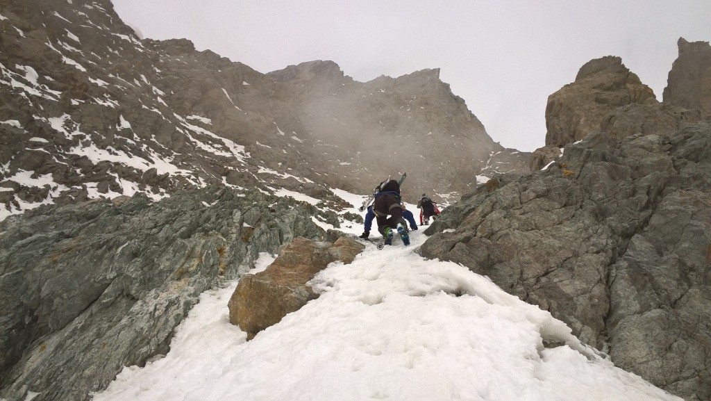 #84 J4 : Vinchy et Noémie dans la goulotte J4 : Vinchy et Noémie dans la goulotte