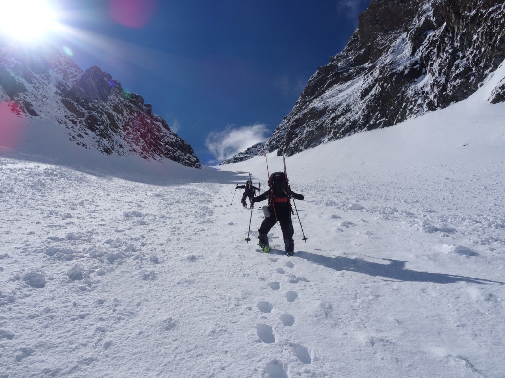 La remontée du second couloir de la Roche Michel