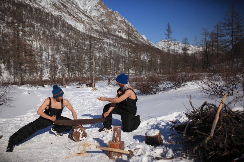 #10 Suite du concours d e bucheronnage à la cabane Suite du concours d e bucheronnage à la cabane