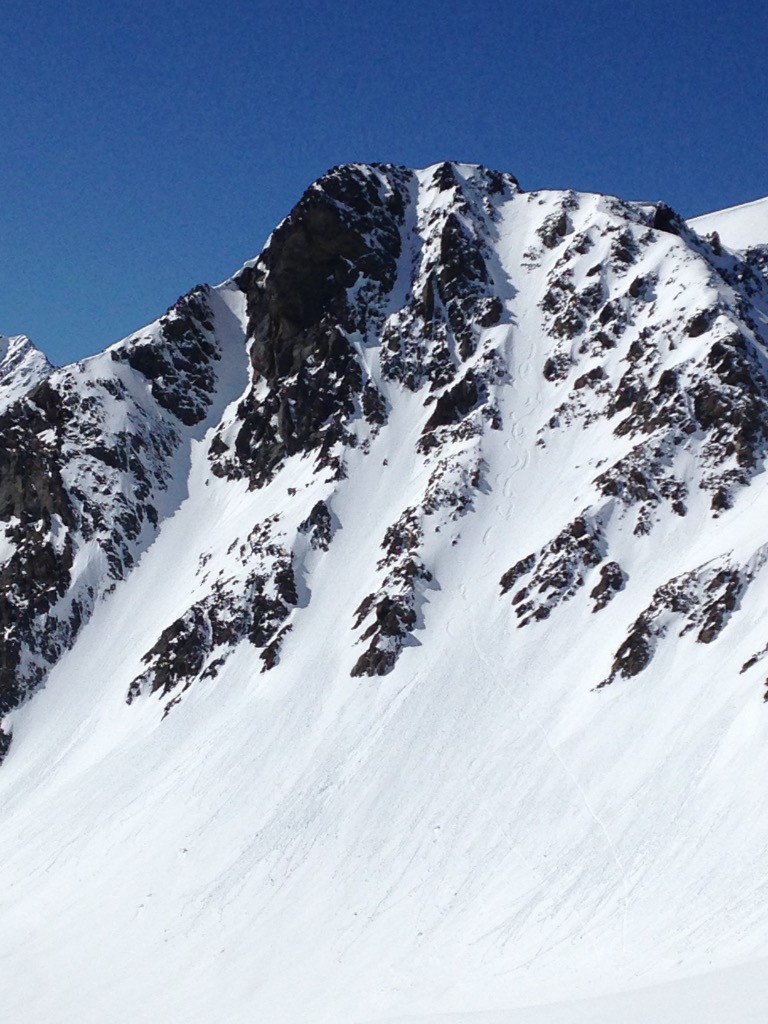#8 Descente du couloir de l Descente du couloir de l'Aiguille Noire par un skieur et snowbordeur