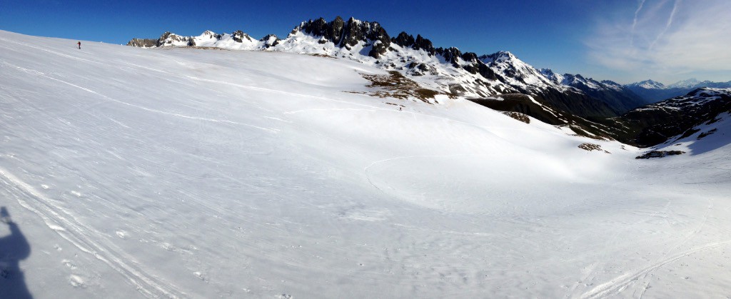 Dans le rétro, vue vers les Aiguilles de l'Argentière
