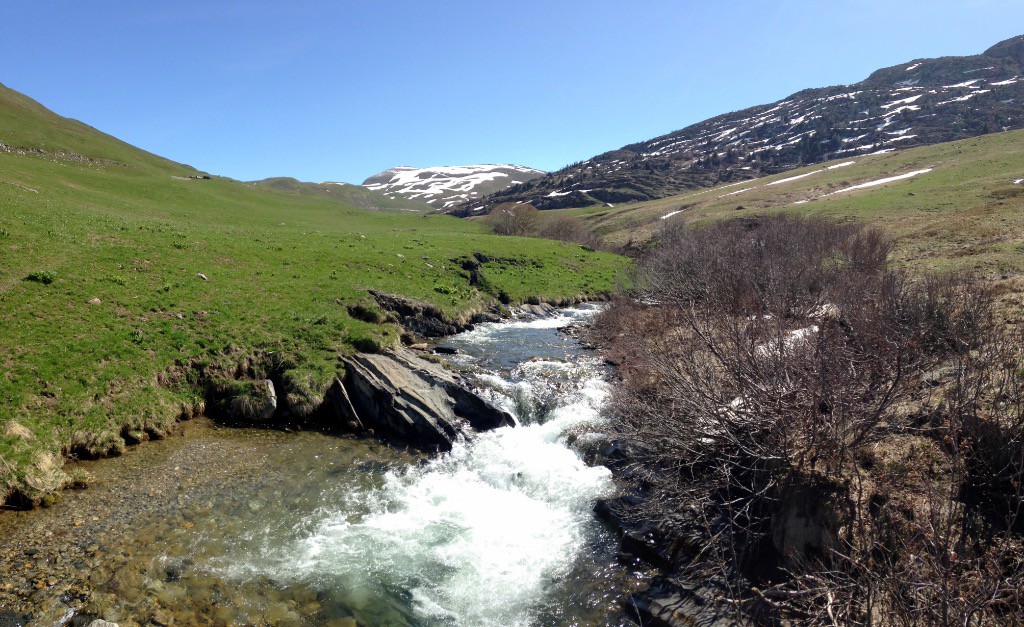 Traversée du Torrent de l'Eau d'Olle au dessus du Barrage de Grand'Maison