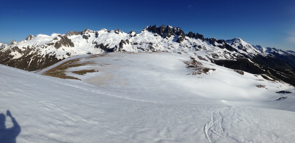 Dans le rétro, vue vers les Aiguilles de l'Argentière
