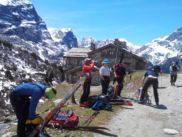 #34 Beaucoup de monde à la fontaine ! Beaucoup de monde à la fontaine !