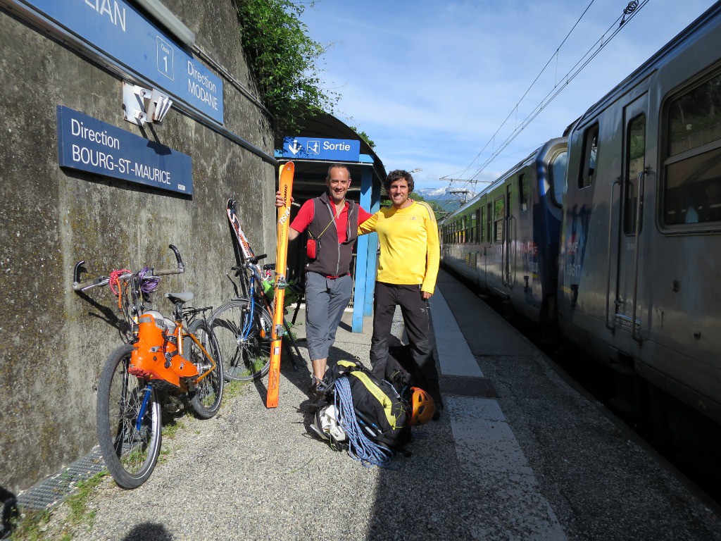 #2 Départ : ce fut sportif de caser tout ce qu Départ : ce fut sportif de caser tout ce qu'on avait dans le train ;)