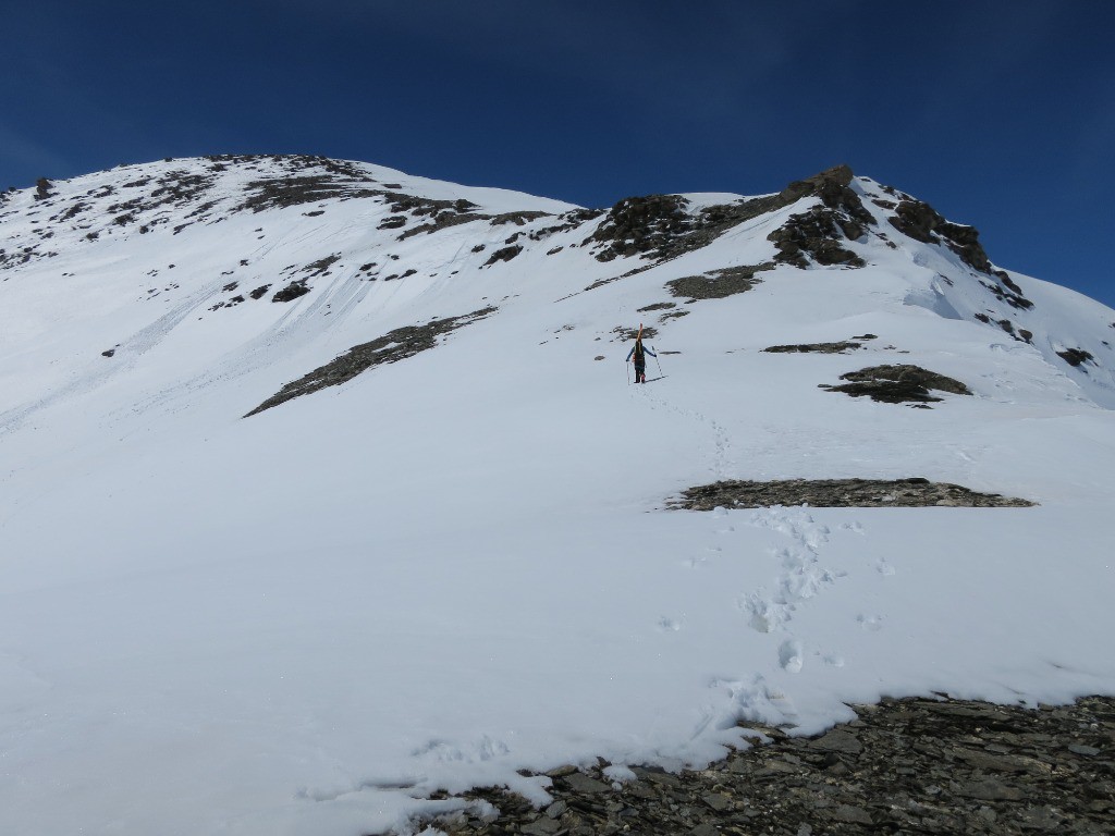 #17 Ski sur le dos on continue vers la Pointe Nord Est du Châtelard Ski sur le dos on continue vers la Pointe Nord Est du Châtelard