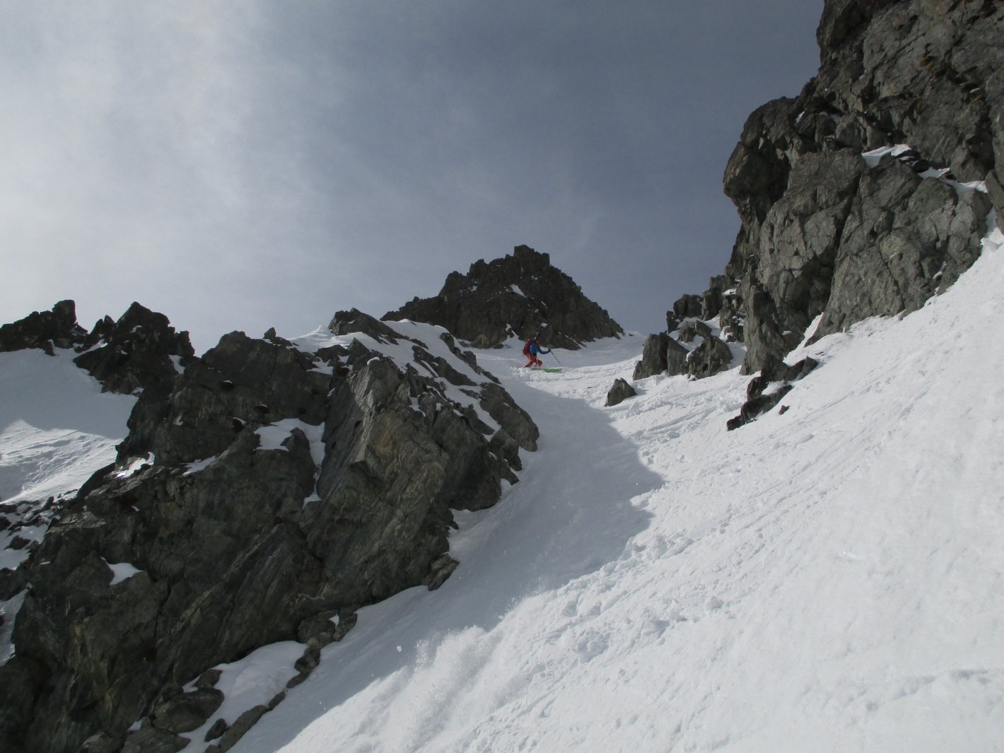 #18 pas large avec des skis R:24m ! ;o) pas large avec des skis R:24m ! ;o)