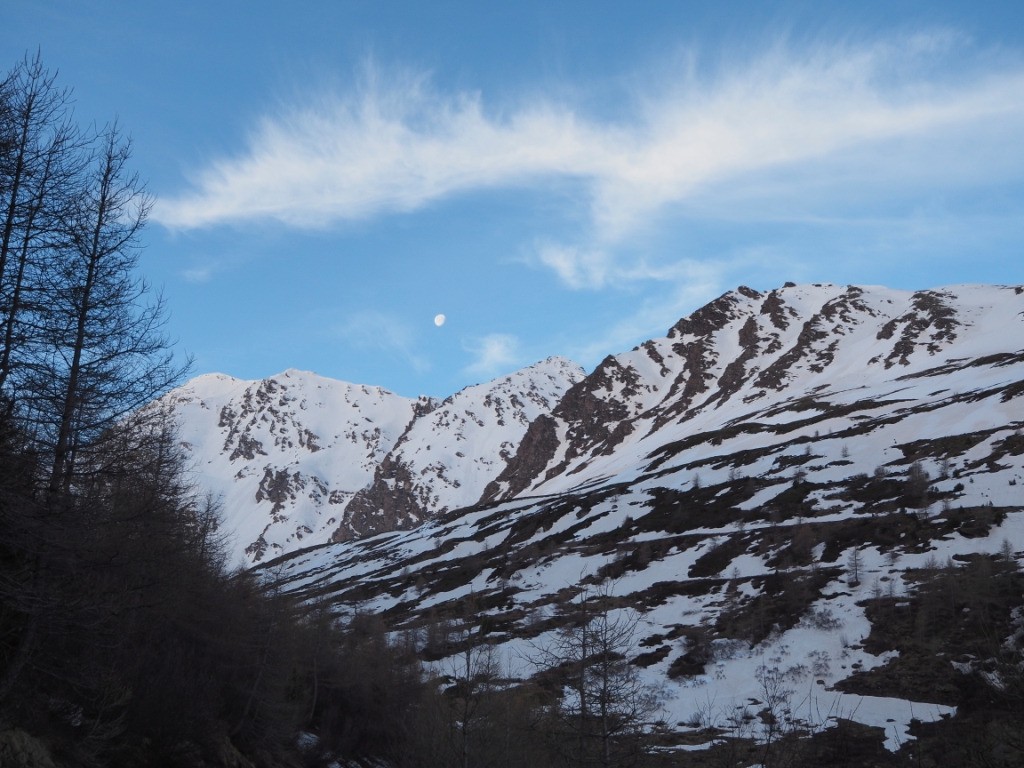 #2 Les trois couloirs Est du Grand Coin, Pte de Cugne et pt Mt Cenis derrière. Les trois couloirs Est du Grand Coin, Pte de Cugne et pt Mt Cenis derrière.