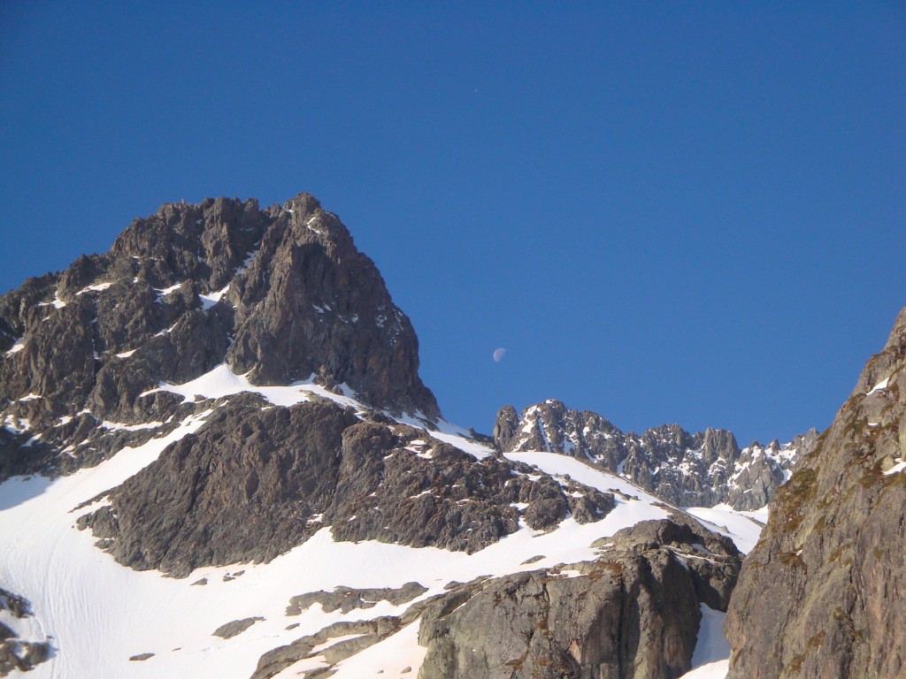 Lune et aiguilles