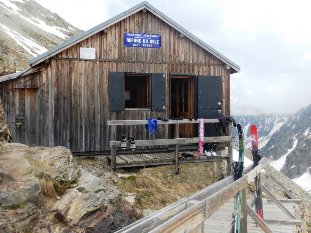 Refuge d'hiver du Sélé : qui a piqué le poêle?!