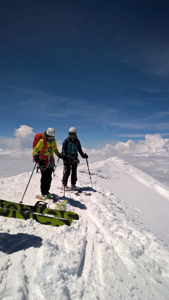 #42 Les filles prêtes à s Les filles prêtes à s'élancer dans la face nord