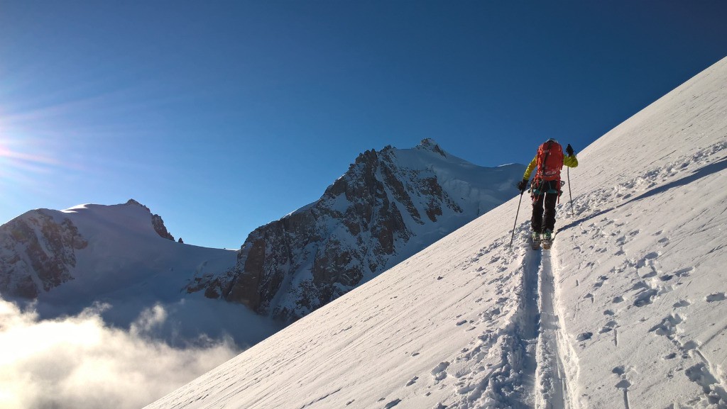 #21 Traces sur fond de Mont Maudit
Traces sur fond de Mont Maudit