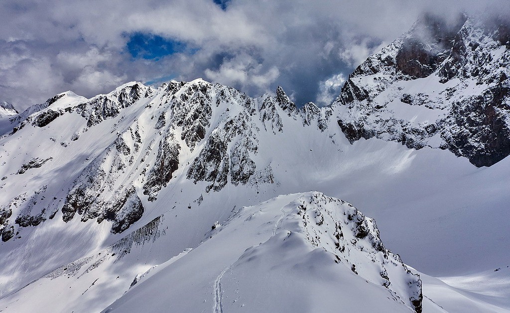 #21 La crête de l La crête de l'épaule Est...