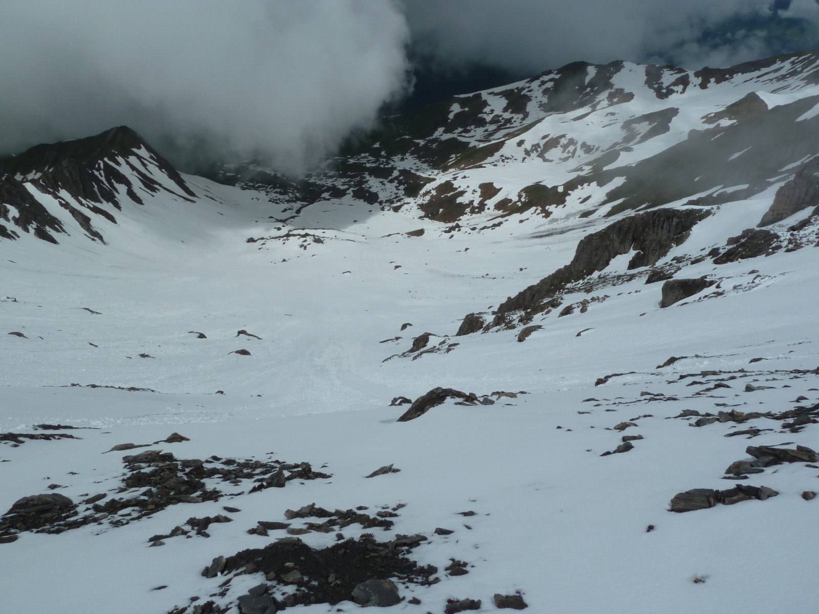 #14 Vue plongeante sur la face W de la brèche de Parozan Vue plongeante sur la face W de la brèche de Parozan