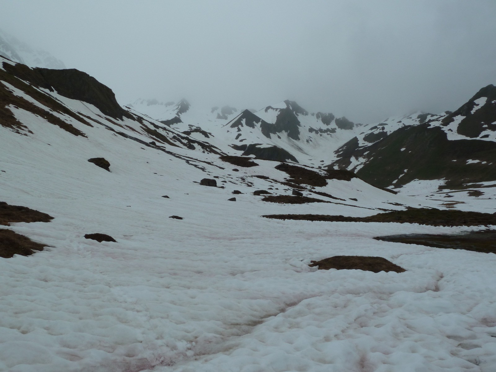#17 Combe de l Combe de l'Arpire, vue sur la descente effectuée (passage de l'Arpire au fond au dessus de la pyramide)
