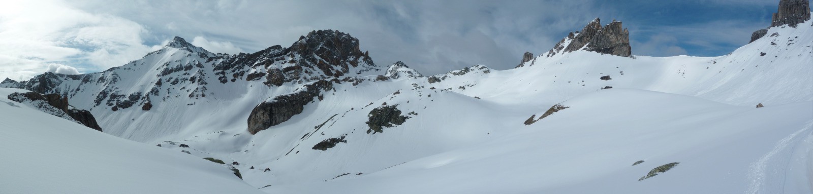 #5 Panorama dans la Combe de la Neuva avant de repeauter pour aller au col du Grand Fond (Aiguille de Combe Neuve, Aiguille de la Nova, Col du Grand Fond, Pointe de Presset, Brèche de Parozan) Panorama dans la Combe de la Neuva avant de repeauter pour aller au col du Grand Fond (Aiguille de Combe Neuve, Aiguille de la Nova, Col du Grand Fond, Pointe de Presset, Brèche de Parozan)