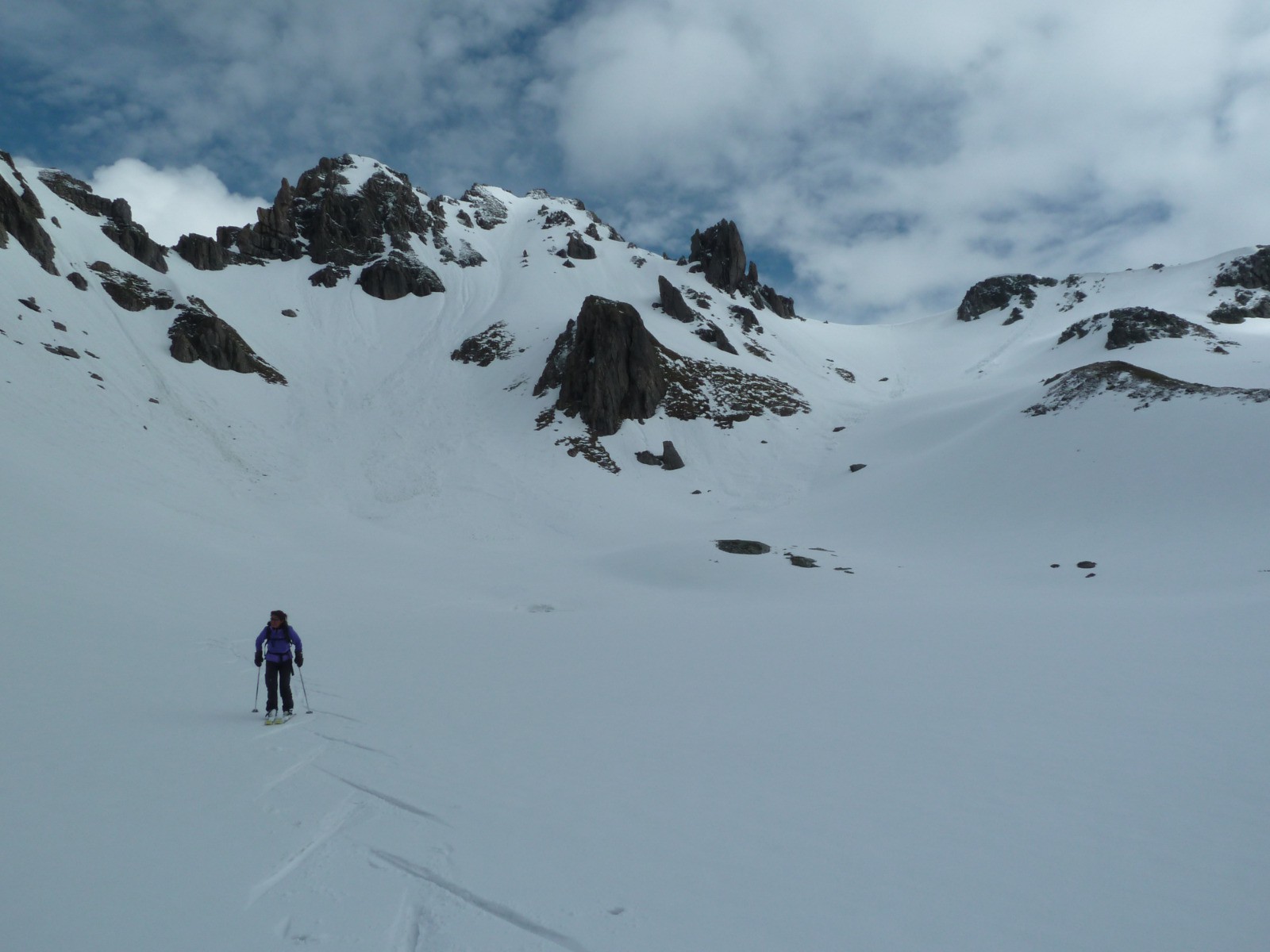 #12 Vue sur la face S de la Pointe de Presset et le col du Grand Fond, au niveau du lac du refuge Vue sur la face S de la Pointe de Presset et le col du Grand Fond, au niveau du lac du refuge