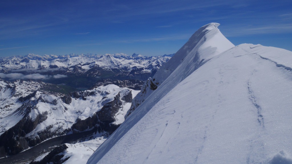 #13 Au sommet, vers les 4000 du Valais Au sommet, vers les 4000 du Valais