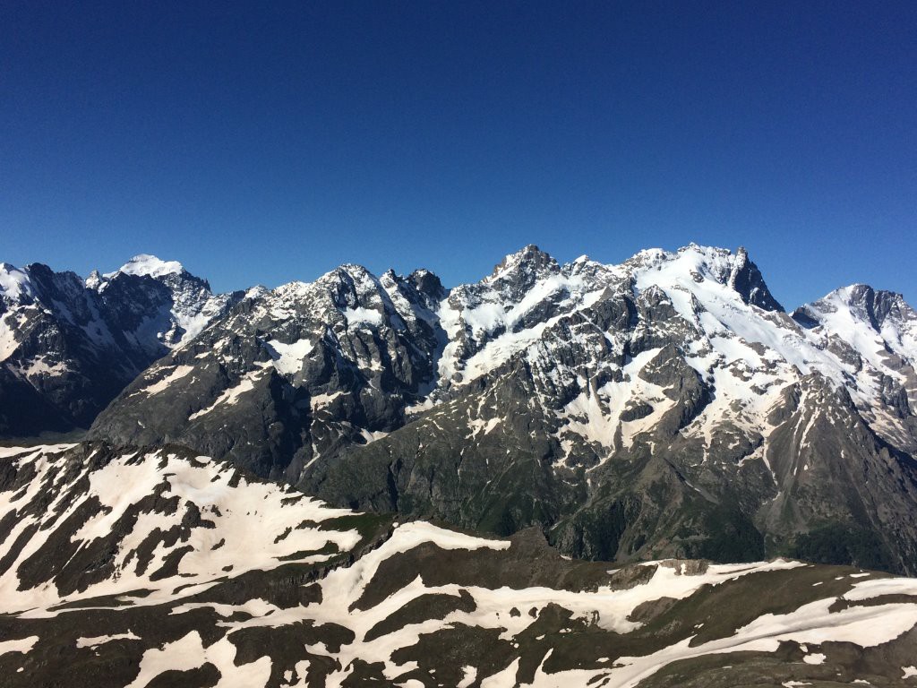 Le massif des Ecrins depuis le sommet: c'est bien blanc en altitude