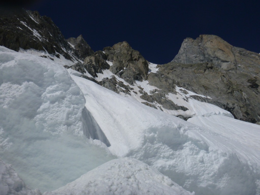 #22 Une des dizines de rimayes/crevasses passes ce jour avant celle de trop..! Une des dizines de rimayes/crevasses passes ce jour avant celle de trop..!