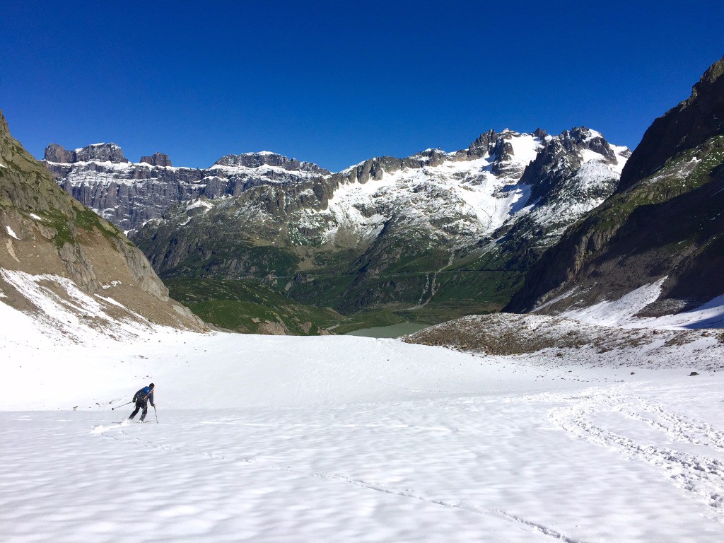Bon ski jusqu'à la fin du glacier ! Vers 23000