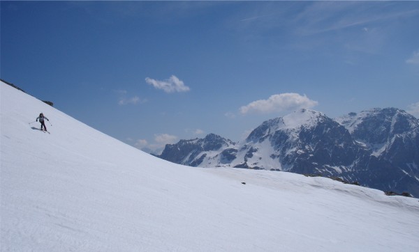 #4 Ski grand large : Du grand ski pour Nathalie sous fond de Roche Bernaude Ski grand large : Du grand ski pour Nathalie sous fond de Roche Bernaude
