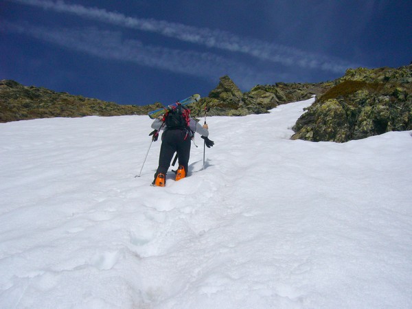 #3 Taillefer, Croix Pinelli : Remontée de la combe de l Taillefer, Croix Pinelli : Remontée de la combe de l'Emay vers la croix Pinelli. en profitant de la neige transformée, ça passe bien sans crampons.