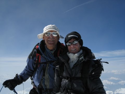 #15 Hubert et Cécile : Les heureux parents au sommet ! Hubert et Cécile : Les heureux parents au sommet !