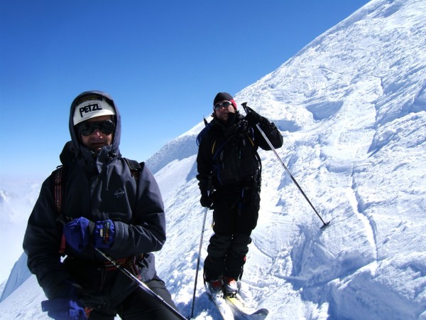 #10 Dans la face N : En attendant que le secours se termine, Toune et Phil Dans la face N : En attendant que le secours se termine, Toune et Phil'Ô se demandent se qu'ils font là ! C'est que c'est pentu la montagne !