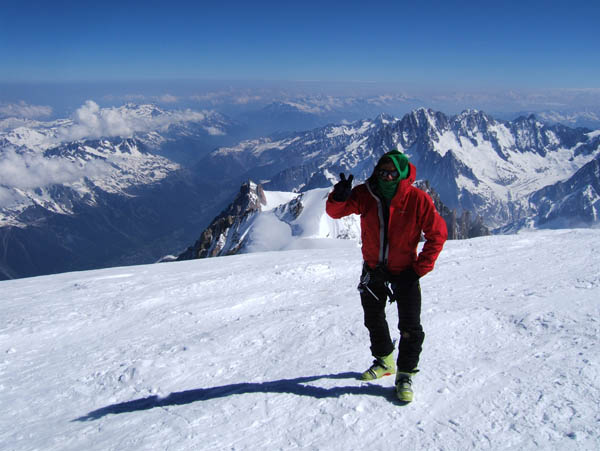 Mt Blanc : Derrière moi L'Aiguille du Midi et le Mt Maudit