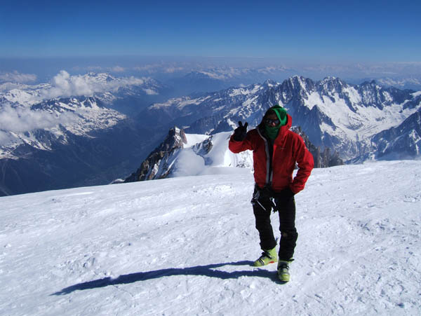 #13 Mt Blanc : Derrière moi L Mt Blanc : Derrière moi L'Aiguille du Midi et le Mt Maudit