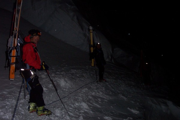 #2 A l A l'attaque du tacul : Dans le vent glacial, nous attaquons l'ascension du Mt blanc du Tacul dans un flot inintérompu de cordées pas toujours courtoises !